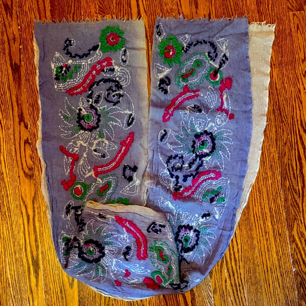 Floral Patterned wool Scarf - Picture 2 of 3